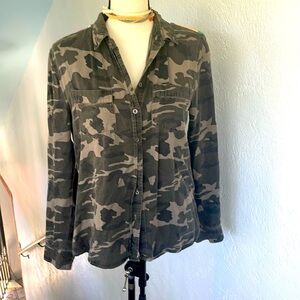 Miss Me Vintage Olive Camo Shoulder detailing Boho‎ Long Sleeve Women's Shirt XS